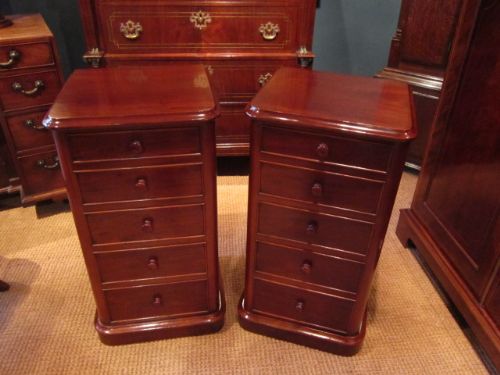 Top Quality Pair of Victorian Mahogany Bedside Cabinets