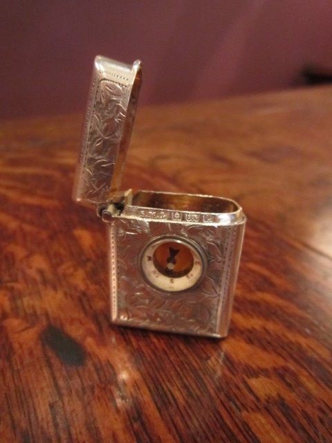 Fine Edwardian Silver Engraved Vesta Case