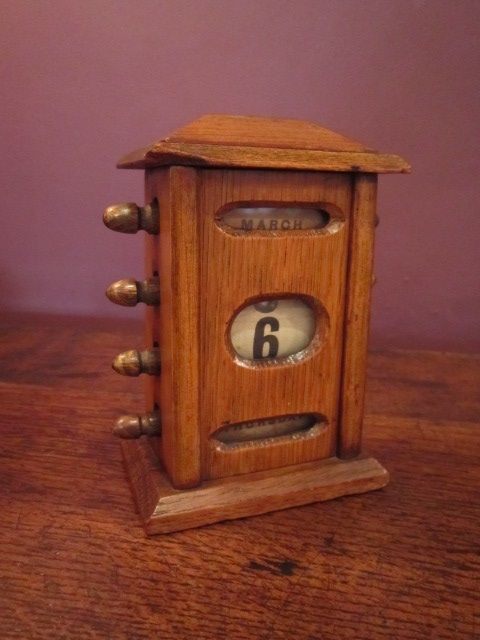Small Victorian Polished Oak Desk Calendar