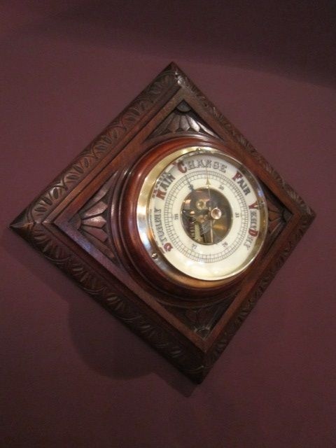 Quality Victorian Polished Walnut Diamond Barometer