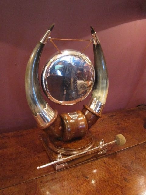 High Quality Victorian Polished Oak Dinner Gong
