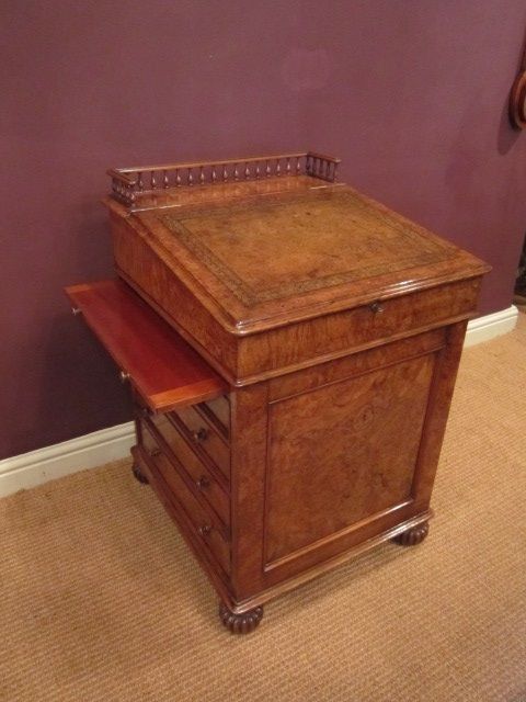 Stunning William IV Walnut Gillows Davenport Desk
