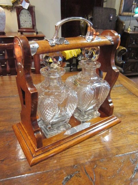Superior Victorian Polished Oak Two Bottle Tantalus