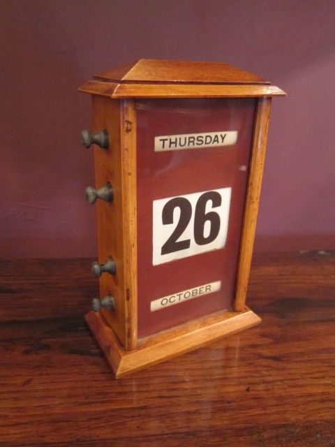 Edwardian Polished Oak Perpetual Desk Calendar