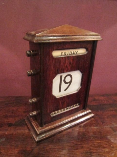 High Quality Edwardian Oak Perpetual Desk Calendar