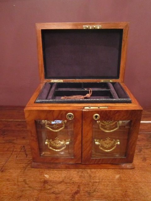 Top Quality Victorian Walnut Jewellery Box