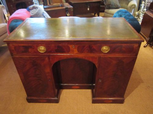 Fine Mid Georgian Inlaid Kneehole Desk