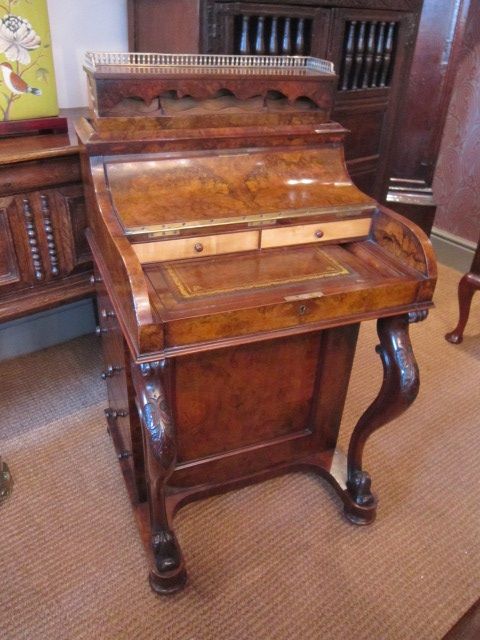 Superb Victorian Burr Walnut Harlequin Davenport
