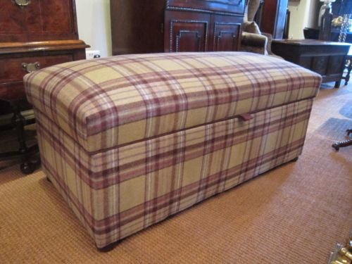 Superior Victorian Upholstered Ottoman