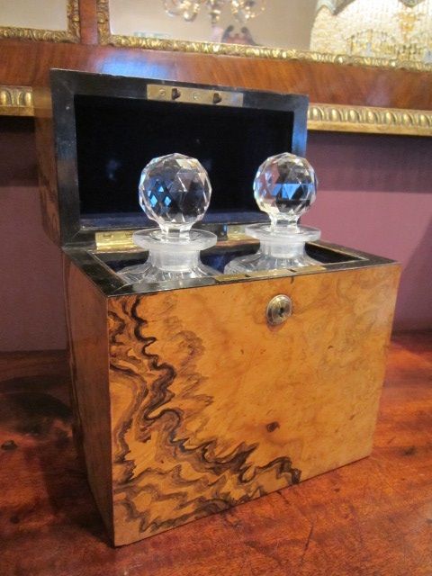 Top Quality Regency Walnut Decanter Box