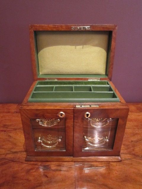 Superb Victorian Figured Walnut Jewellery Box