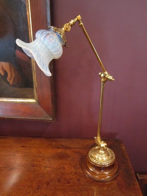 Impressive Victorian Adjustable Table Lamp