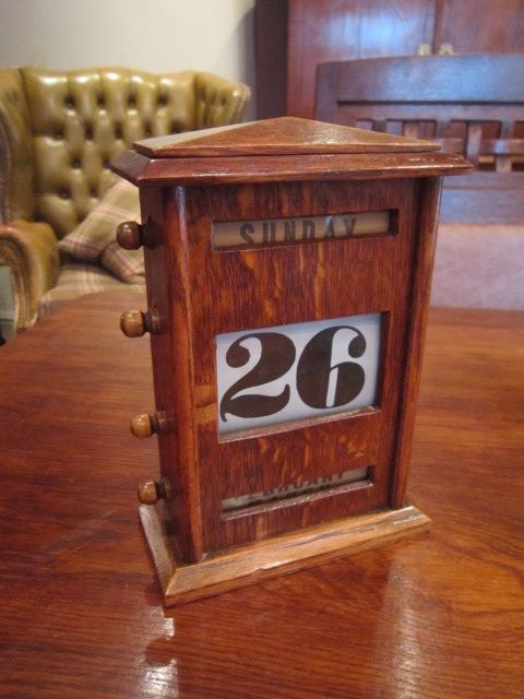 Edwardian Polished Oak Perpetual Desk Calendar