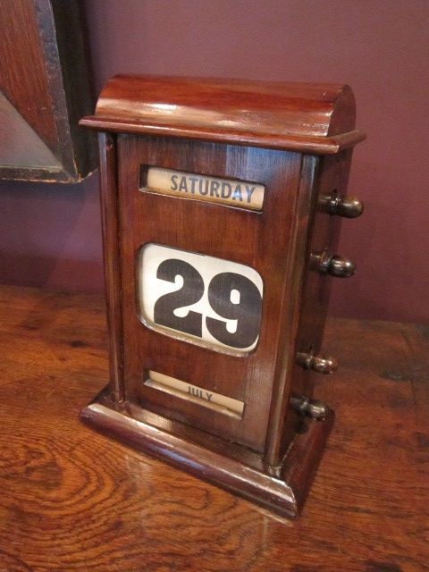 Top Quality Victorian Polished Mahogany Desk Calendar