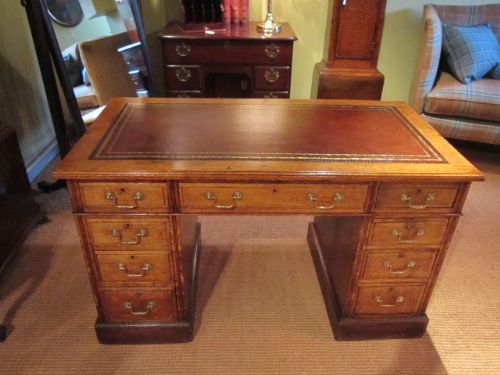 Top Quality Early Victorian Polished Oak Pedestal Desk