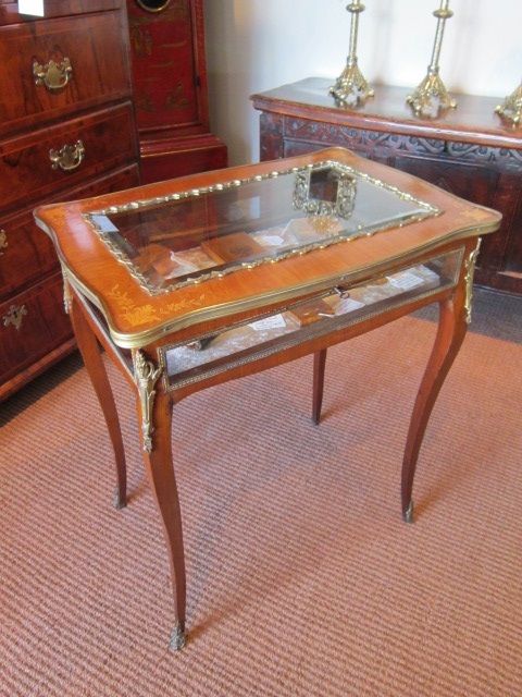Top Quality 19th Century Walnut Inlaid Bijouterie Table