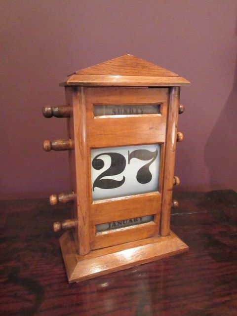 Late Victorian Polished Oak Perpetual Desk Calendar