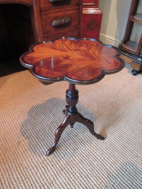 Fine Edwardian Period Figured Mahogany Wine Table