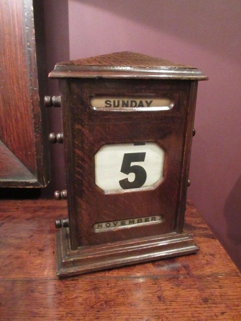 Large Edwardian Polished Oak Perpetual Desk Calendar