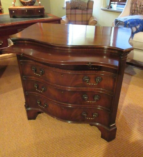 Top Quality George III Style Bachelor's Chest