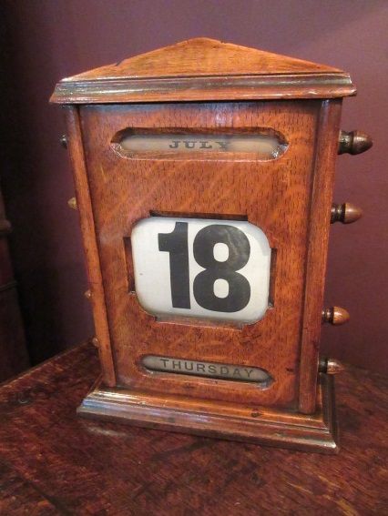 Large Victorian Polished Oak Desk Calendar