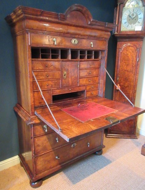 Stunning William & Mary Period Walnut Escritoire