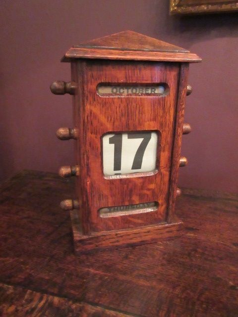 Late Victorian Polished Oak Desk Calendar