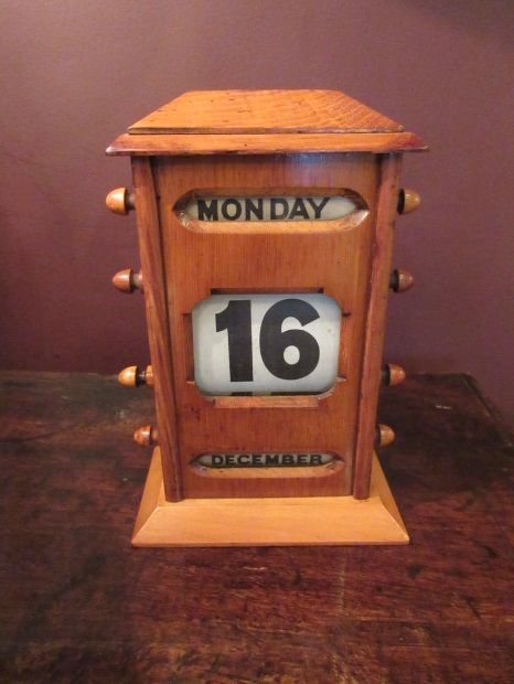 Edwardian Period Yew Wood Perpetual Desk Calendar