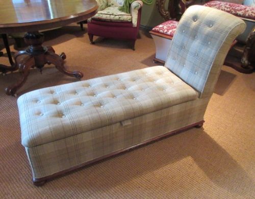 Victorian Antique Upholstered Ottoman Day Bed