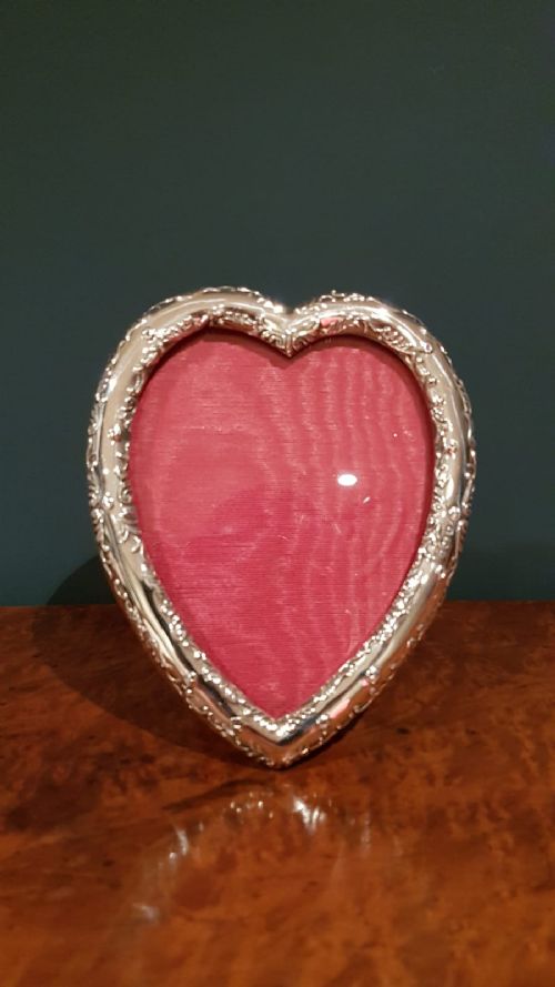 Quality Victorian Silver Heart Shaped Photo Frame
