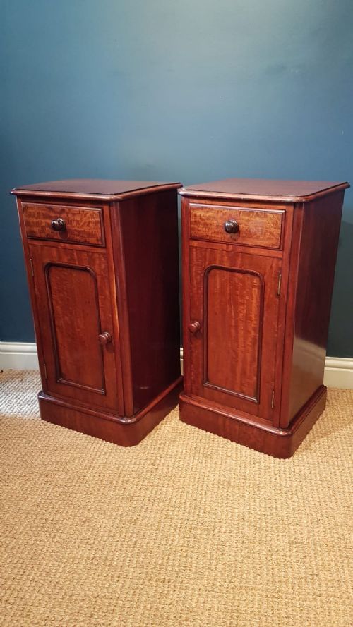Pair of Quality Victorian Figured Mahogany Bedside Cabinets
