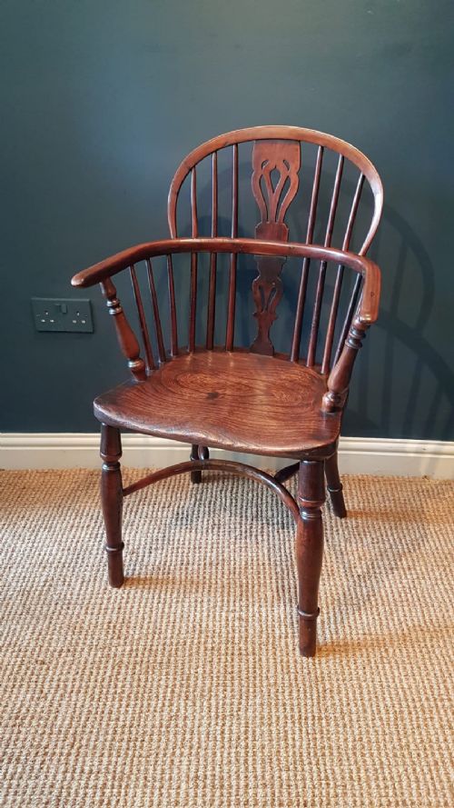 Early Victorian Yew Wood Low Back Windsor Chair
