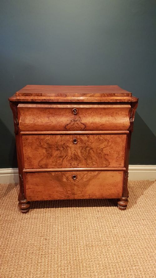 Small William IV Walnut Chest of Drawers