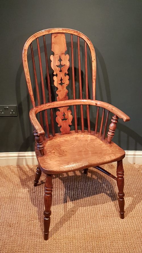 Yew Wood Crinoline Stretcher Windsor Chair