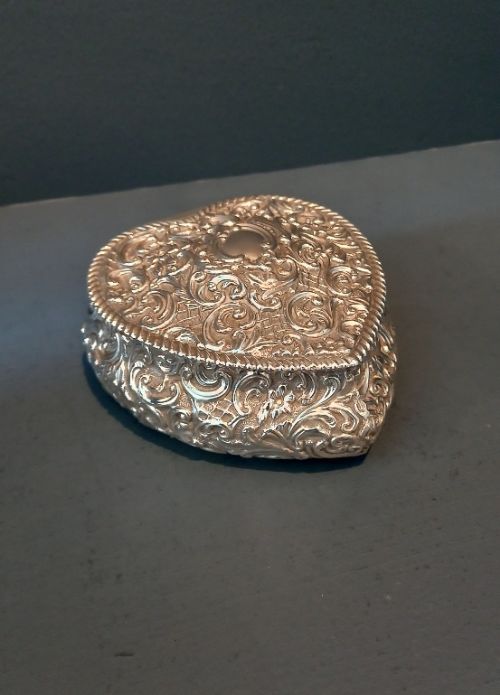 Large Victorian Silver Heart Shaped Jewellery Box