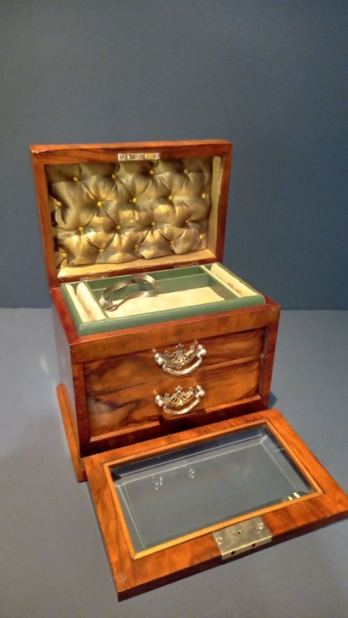 Mid Victorian Figured Walnut Jewellery Box