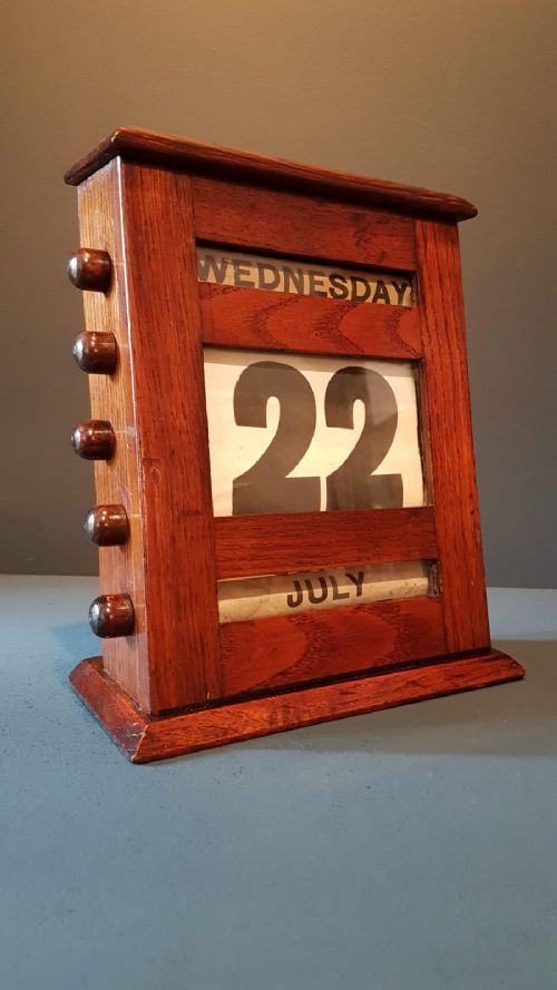 Superior Quality Slanted Desk Calendar