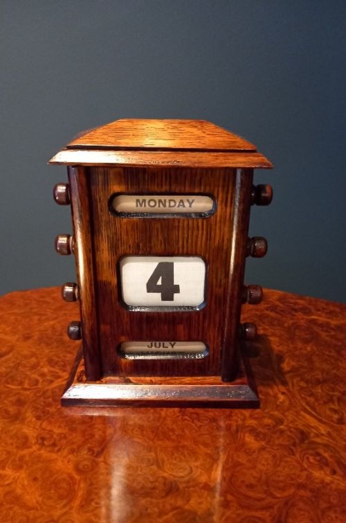 Small Antique Polished Oak Perpetual Desk Calendar