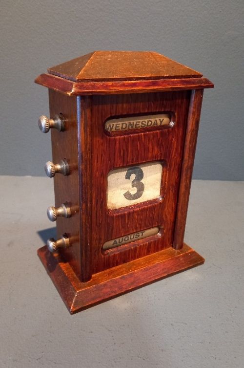 Antique Polished Oak Perpetual Desk Calendar
