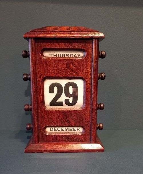Antique Polished Oak Perpetual Desk Calendar