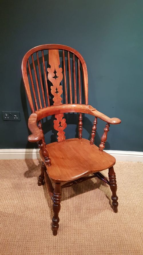 Early Victorian Broad Arm Windsor Chair