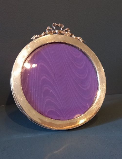 Antique Silver Circular Ribbon Top Photo Frame