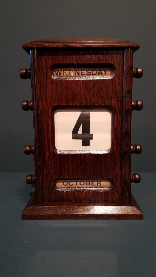 Edwardian Oak Perpetual Desk Calendar