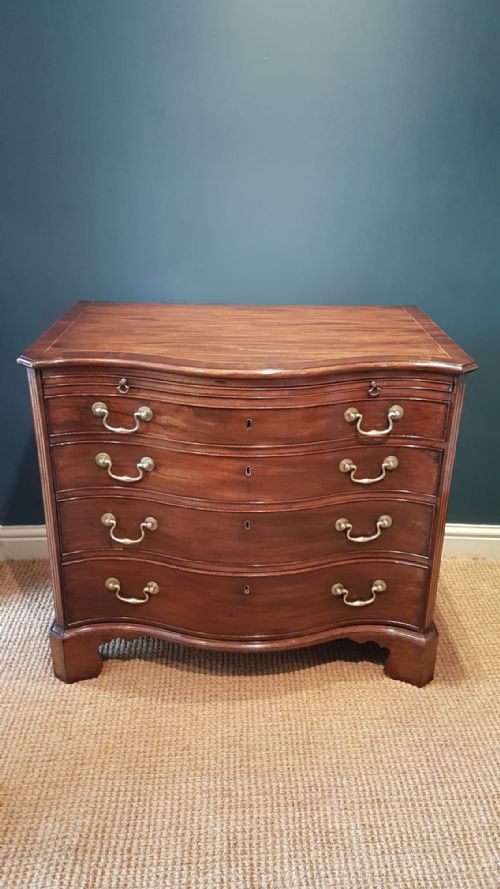 Fine Quality George III Mahogany Serpentine Fronted Chest of Drawers
