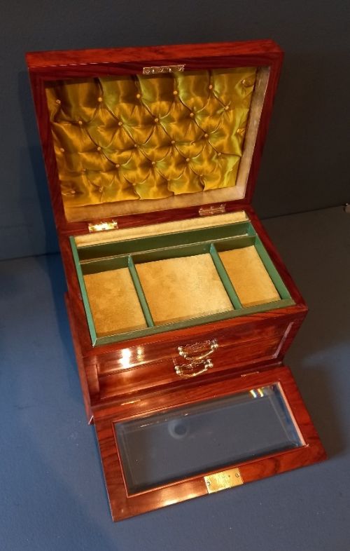 Superb Mid Victorian Figured Walnut Jewellery Box