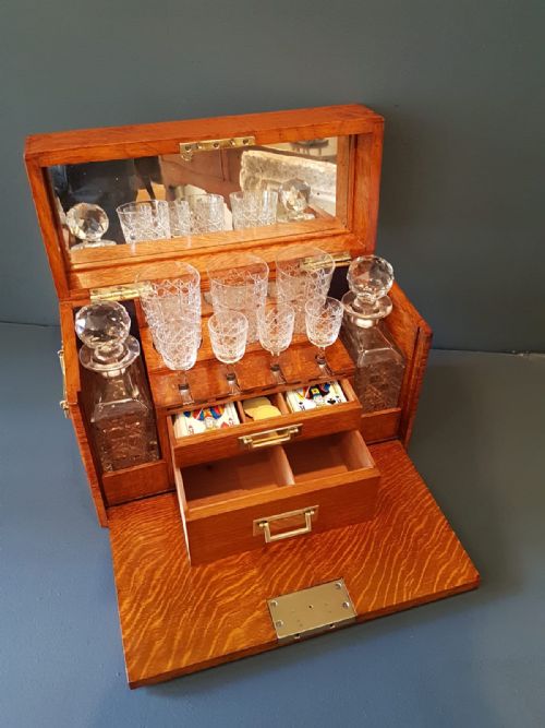 Immaculate Victorian Oak Gentleman`s After Dinner Tantalus Box