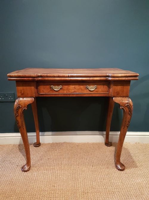 Stylish George I Style Walnut Side Table