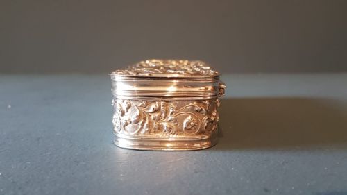FINE QUALITY VICTORIAN SILVER TABLE BOX - ADDITIONAL PHOTO 1