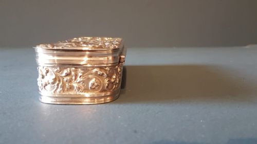 FINE QUALITY VICTORIAN SILVER TABLE BOX - ADDITIONAL PHOTO 3