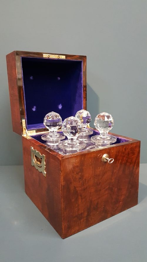 Fine Quality Victorian Walnut Decanter Box